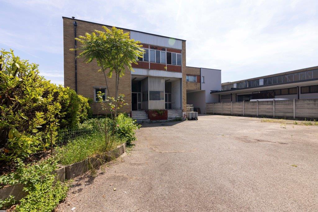 GARBAGNATE M.se MILANO - Palazzina cielo-terra da ristrutturare - Adiacenze Stazione FNM