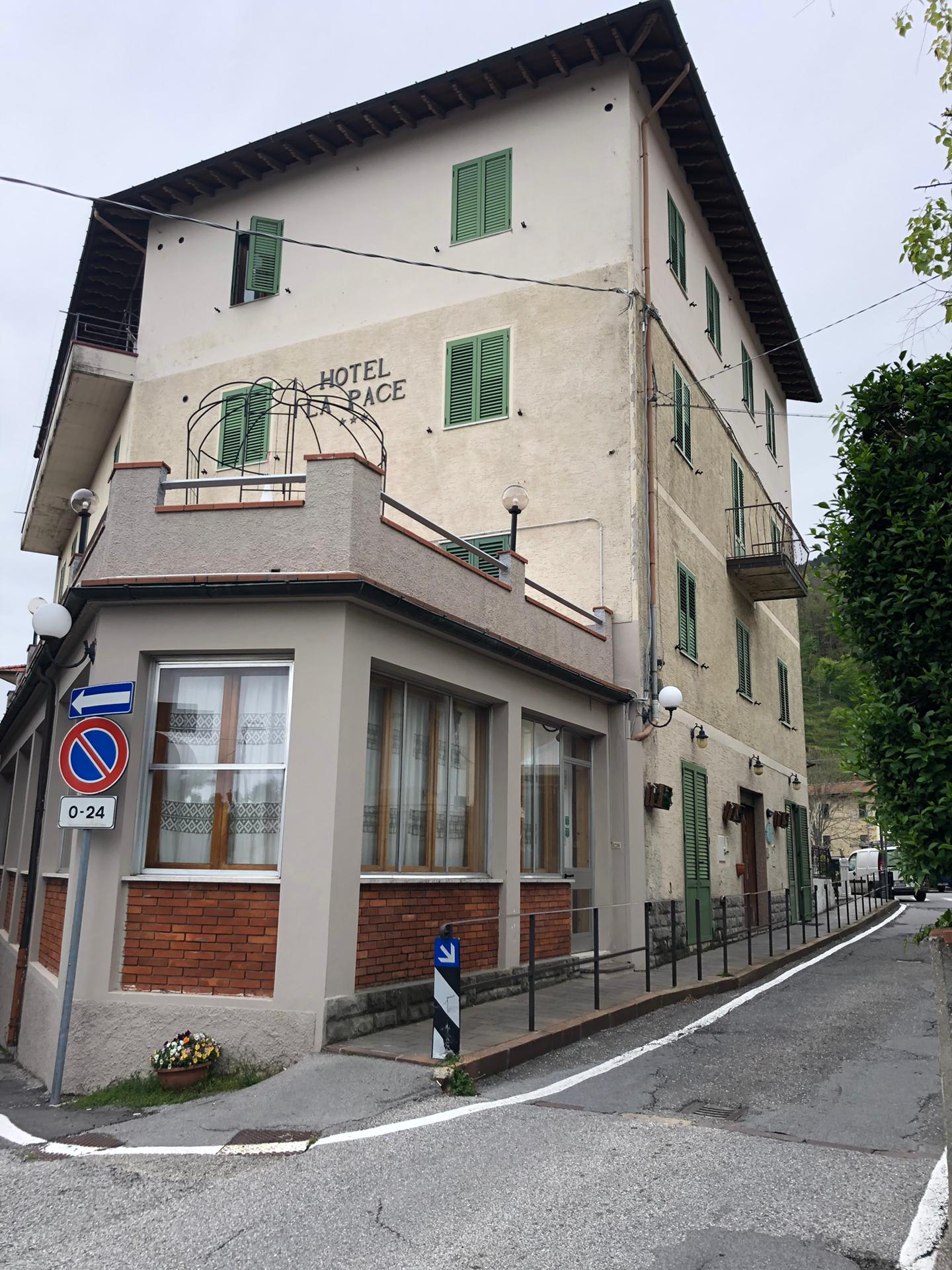 ABETONE ADIACENZE - MARESCA (PISTOIA) -  Struttura alberghiera da riqualificare