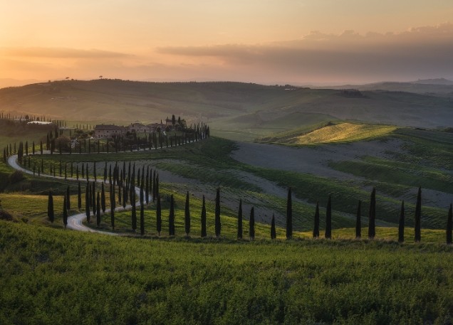 TOSCANA - AGRITURISMO CASALE DI PREGIO - circa 1.000 mq OLTRE 60 ETTARI DI TERRENO