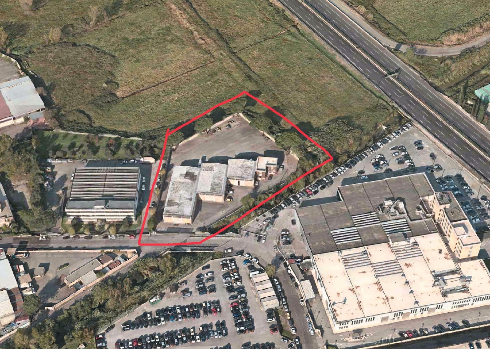 ROMA TIBURTINA - Entro il GRA - Complesso industriale a reddito