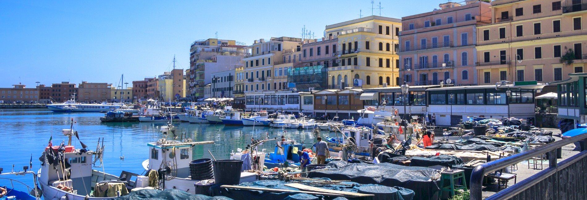 ANZIO (LITORALE DI ROMA) - TERRENO EDIFICABILE CON DESTINAZIONE RESIDENZIALE, COMMERCIALE O RICETTIVO