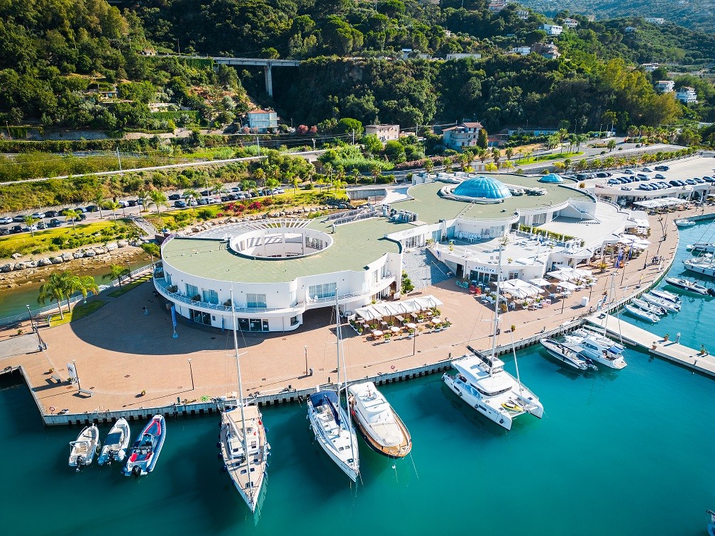 MARINA DI CAPO D'ORLANDO - SICILIA - Locazione di spazi commerciali nel parco commerciale del porto turistico