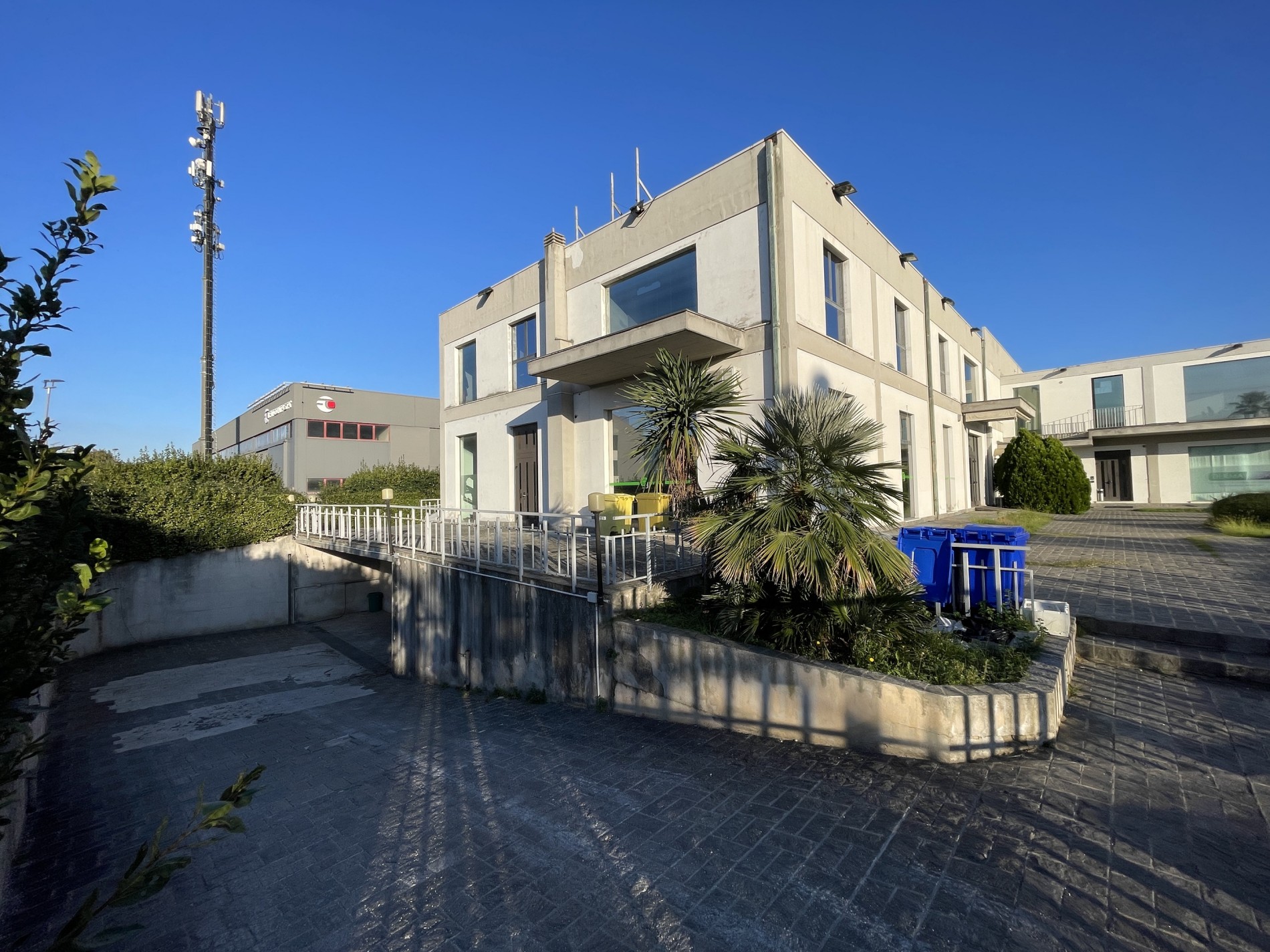 PESCARA - SAN GIOVANNI TEATINO - Capannone commerciale o direzionale con uffici