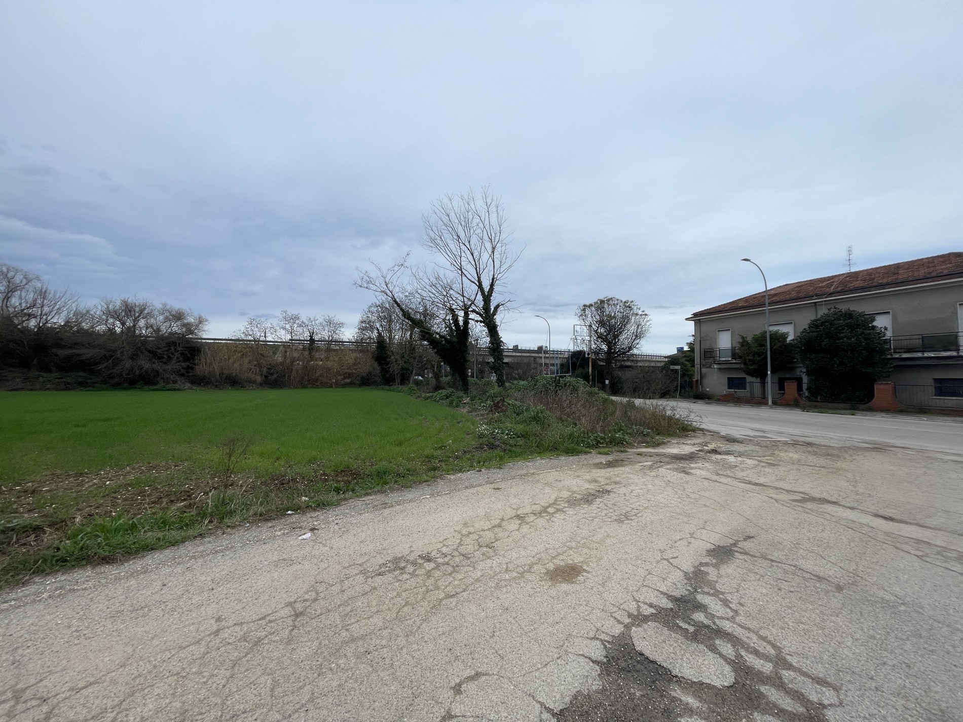  PESCARA IN POSIZIONE STRATEGICA USCITA TANGENZIALE - terreno con destinazione logistica o commerciale