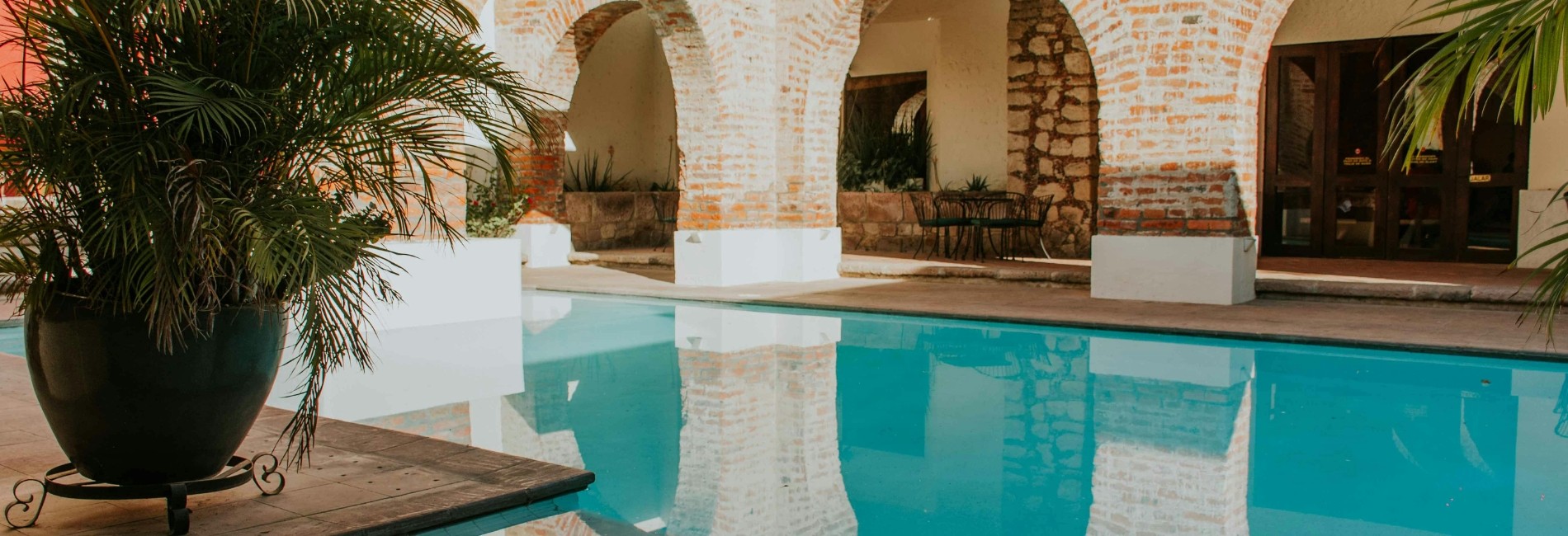 PUGLIA OSTUNI ADIACENZE - MASSERIA RESORT CON CAMERE E TERRENO EDIFICABILE