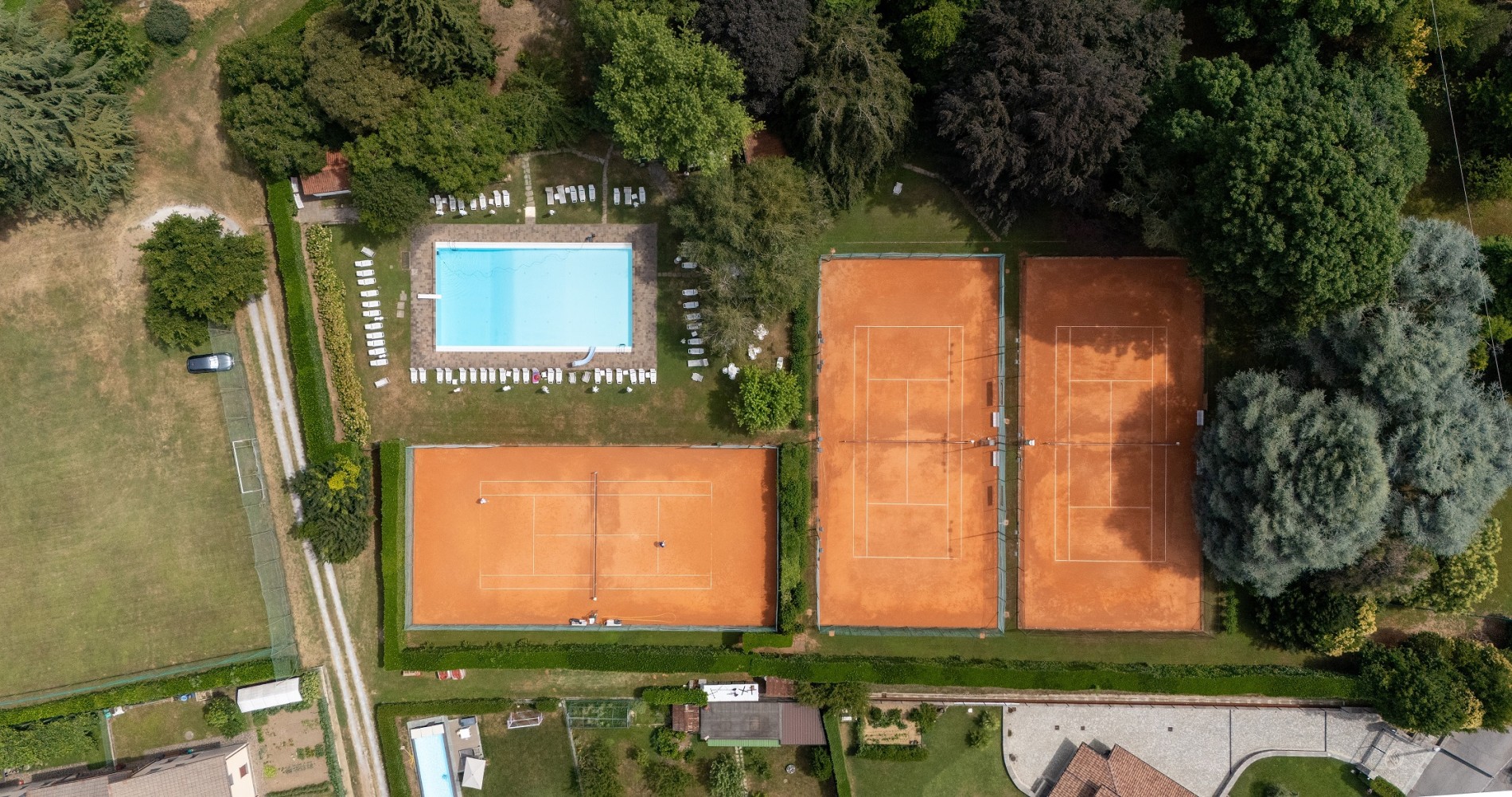 VILLA D'ADDA (BERGAMO) - Centro sportivo con ristorante e area edificabile
