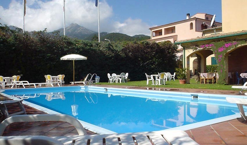 ISOLA D'ELBA - HOTEL 3 STELLE A 400 METRI DAL MARE