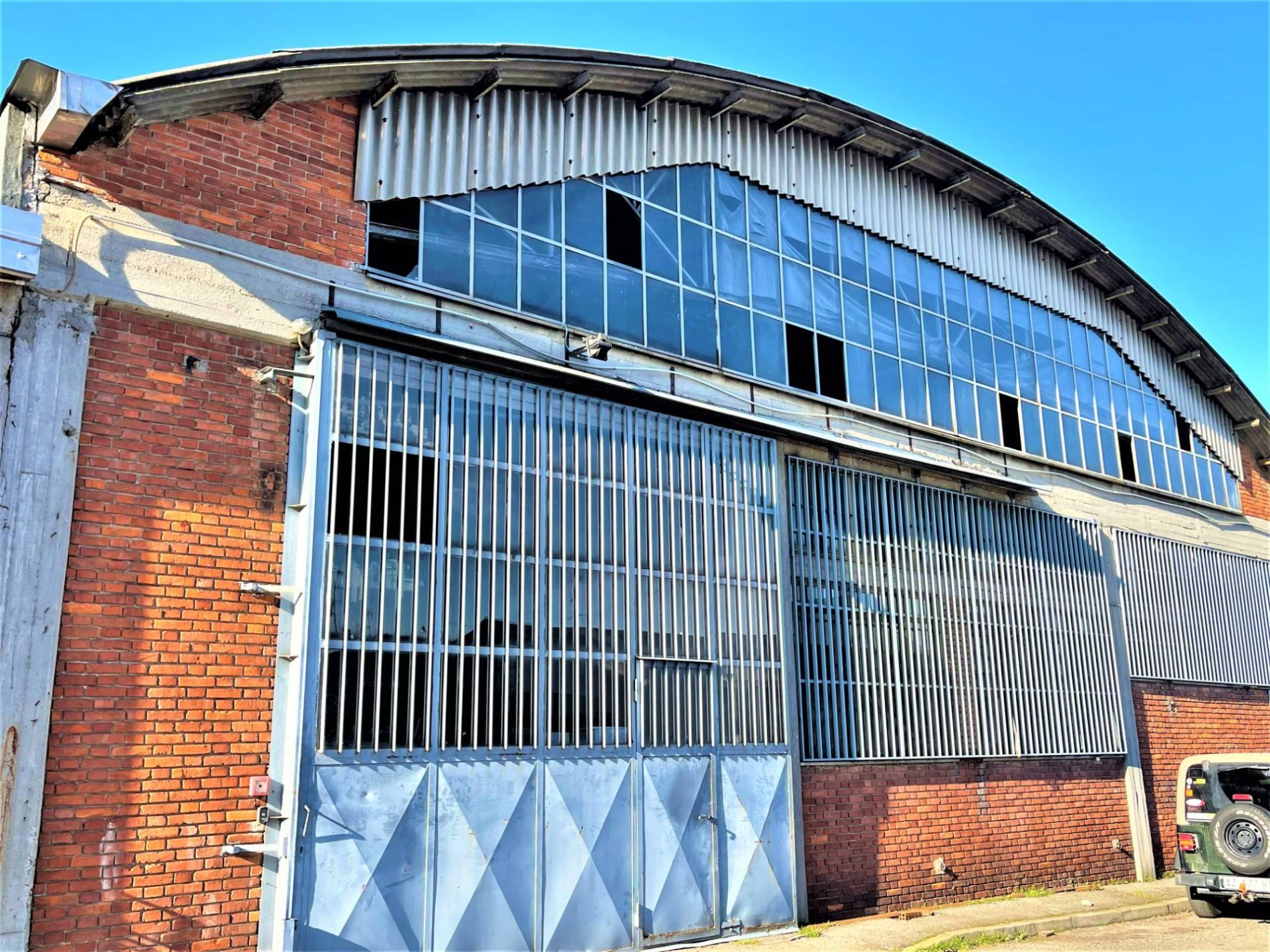 ABBIATEGRASSO (MILANO) - S.S. VIGEVANESE - AMPIO CAPANNONE OPENSPACE